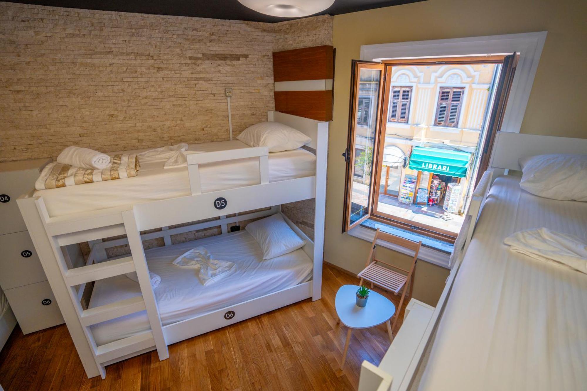 Terrace Hostel & Lounge Bar ชโคเดอร์ ภายนอก รูปภาพ