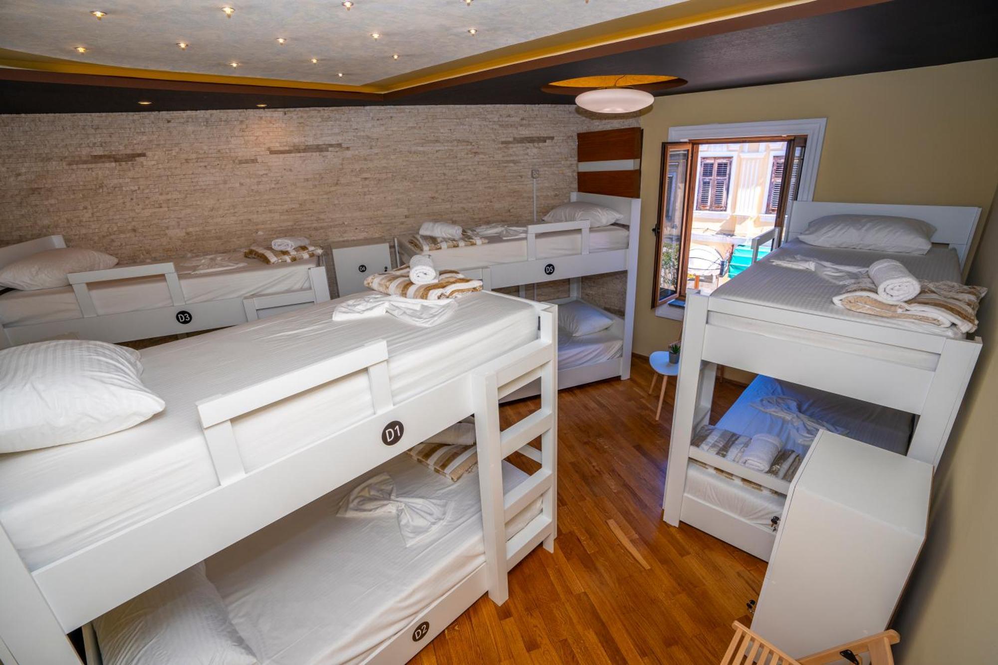 Terrace Hostel & Lounge Bar ชโคเดอร์ ภายนอก รูปภาพ