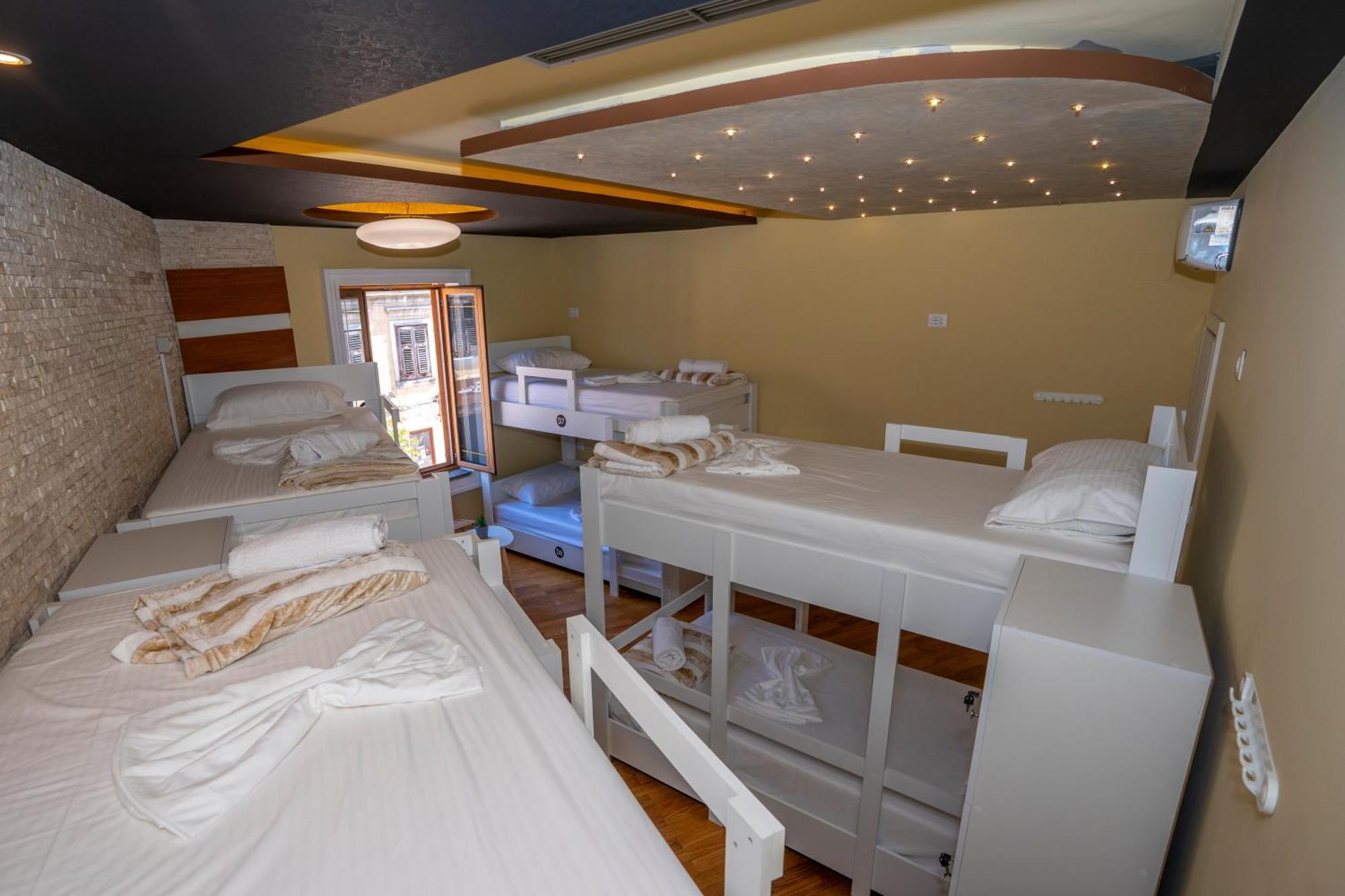 Terrace Hostel & Lounge Bar ชโคเดอร์ ภายนอก รูปภาพ